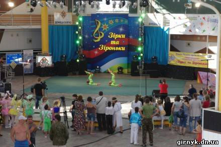 Хореографические коллективы Красноармейска приняли участие в гала-концерте фестиваля «Зірки та зіроньки» (ФОТО)