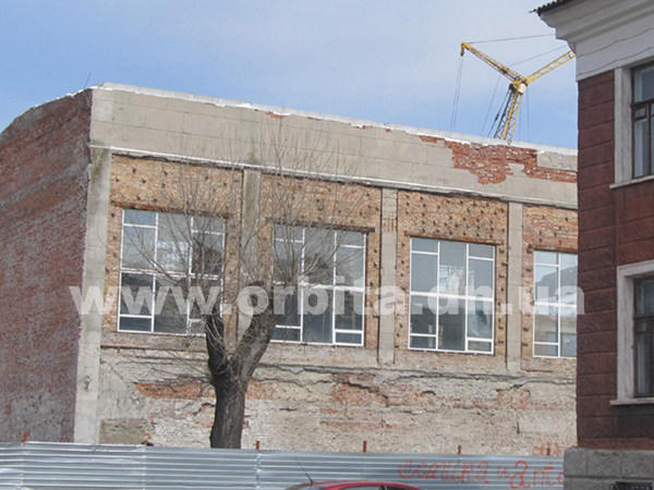 Мэр Покровска хочет купить бассейн и подарить его Павлу Жебривскому