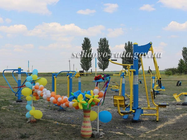 В Горняке, Кураховке и Цукурино открыли новые современные спортивные площадки