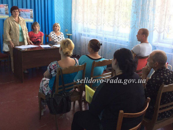 В Кураховке родителям рассказали, как предотвратить попытки суицида у детей