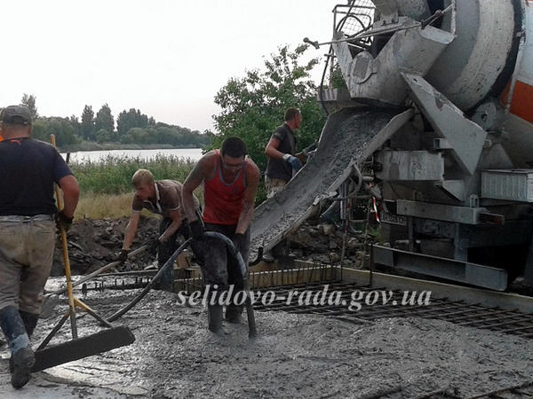 Как в Селидово продвигается капитальный ремонт моста