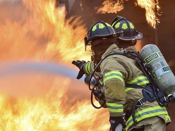 На пожаре в Мирнограде пострадал мужчина