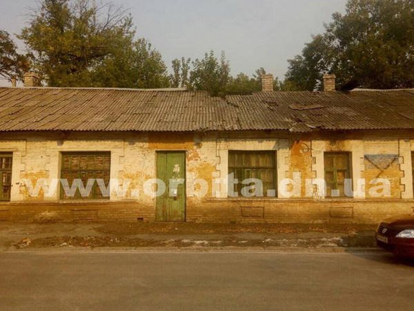 В Покровске горела заброшенная аптека