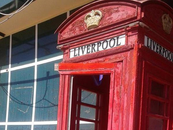 Как сегодня выглядит телефонная будка возле клуба «Ливерпуль» в Донецке