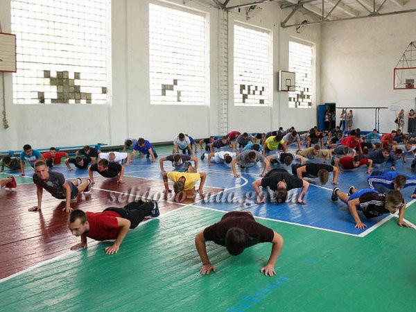 Студенты Селидовского горного техникума приняли участие во флешмобе 22 Pushup Challenge