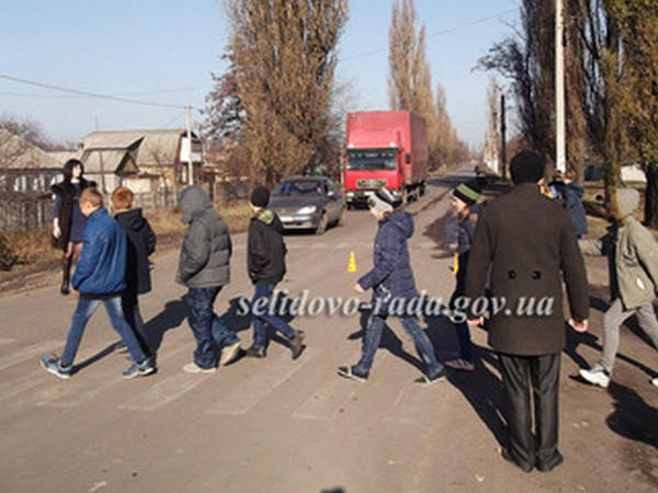 В Горняке школьники «перекрыли» дорогу