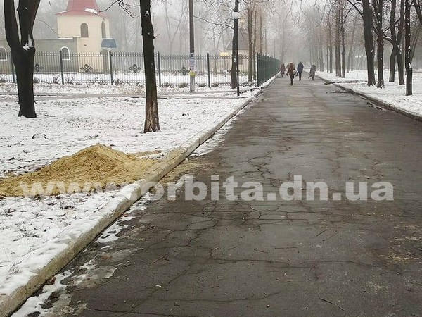 В Покровске гололед укладывает жителей на больничную койку