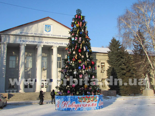 Стало известно, как и когда в Покровске откроют главную городскую елку