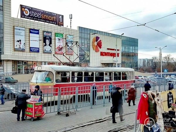 Как выглядят улицы Донецка накануне Нового года
