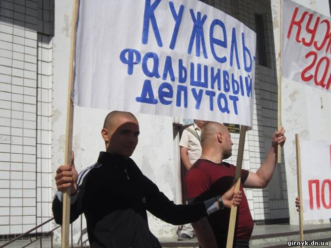 В Курахово напали на народного депутата Александру Кужель (фото + видео)