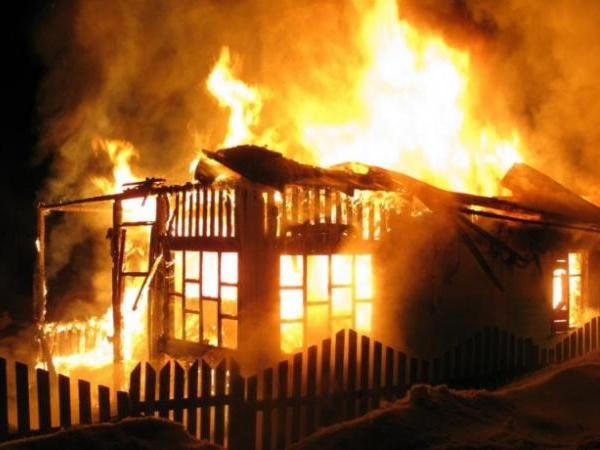 В Гродовке неосторожное обращение с огнем закончилось пожаром