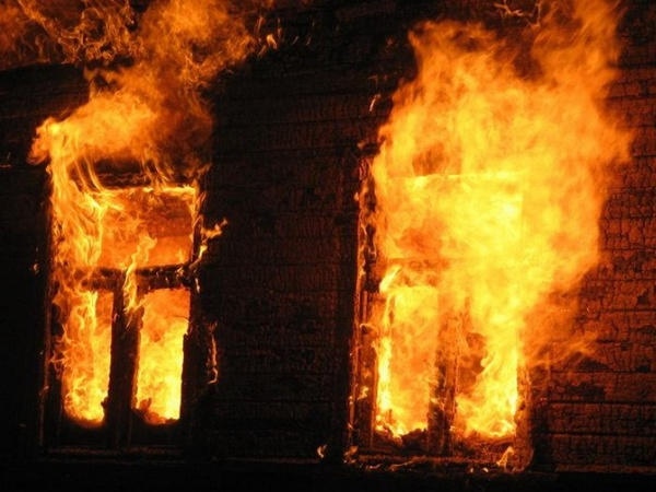 Во время тушения пожара в Покровске обнаружен обгоревший труп мужчины