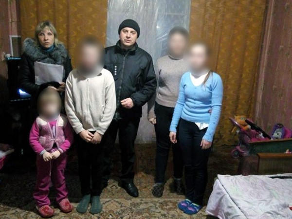 Селидовские полицейские прошлись по проблемным семьям