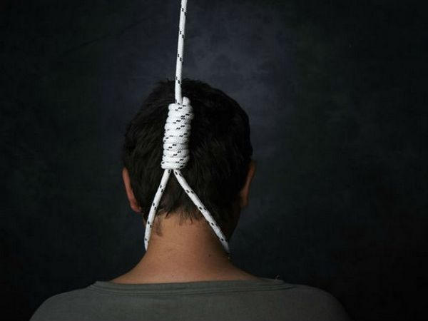 26-летний парень обнаружен повешенным в лесополосе в Покровском районе