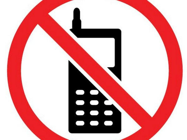 Жители оккупированного Донецка остались полностью без мобильной связи