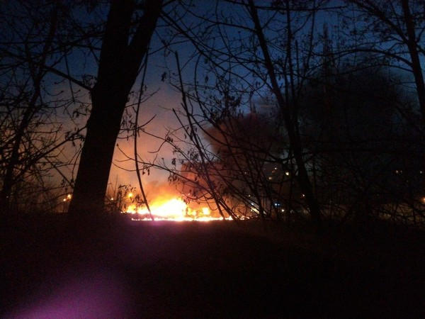 В оккупированном Донецке загорелась автостоянка