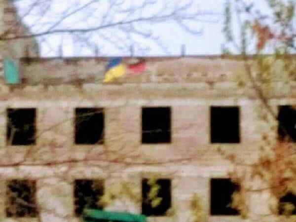 В центре оккупированного Донецка вывесили флаг Украины