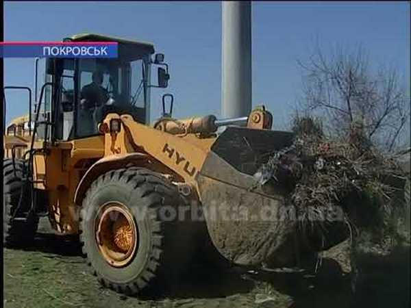 Как в Покровске приводят в порядок кладбища накануне поминальных дней