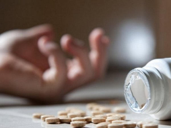 В Покровске 14-летняя девушка отравилась таблетками