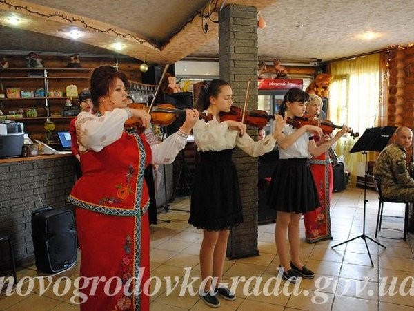 В Новогродовке ветеранов войны поздравили с Днем Победы
