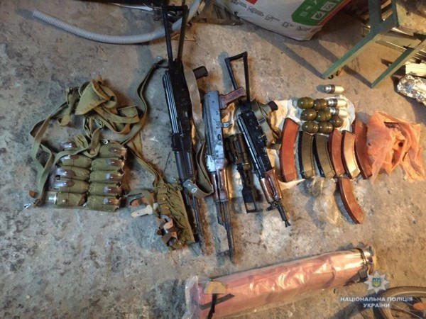 В одном из домов Покровска хранились автоматы, гранаты, гранатомет и патроны
