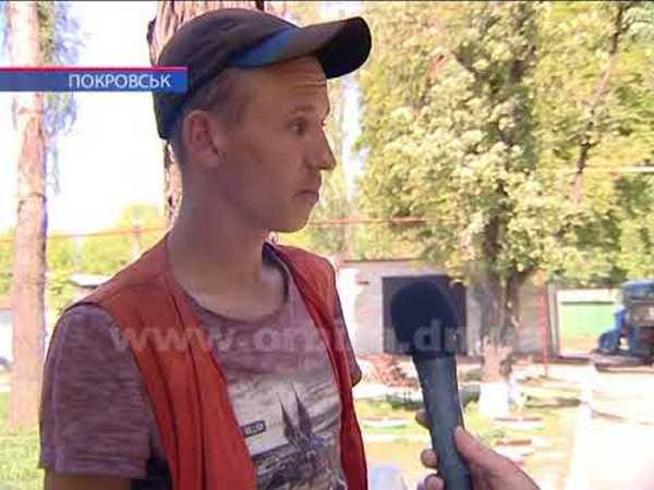 Покровск не перестает удивлять «передовыми» методами укладки асфальта