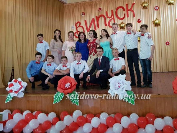 В Горняке девятиклассники весело попрощались со школой