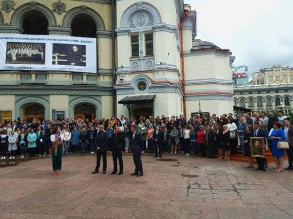 «Болеющий» мэр Покровска засветился на выставке в Киеве