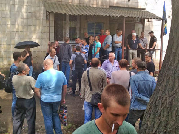 Как в Мирнограде шахтеры искали выделенные им на зарплату 45 миллионов гривен