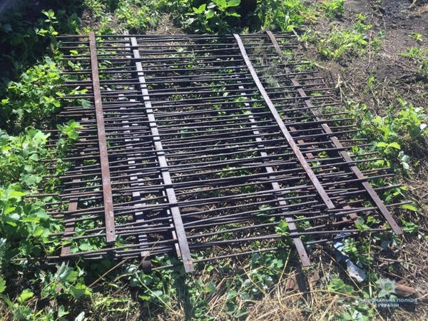 В Покровске 18-летний парень сумел украсть забор, несмотря на то, что хозяева были дома