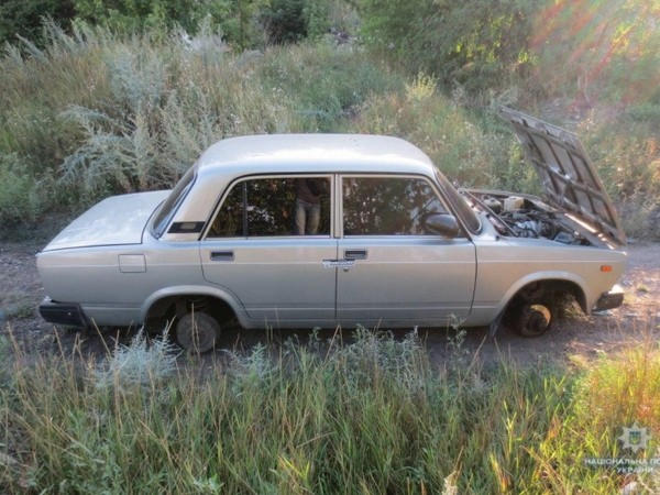 Угнанный в Мирнограде автомобиль нашли без колес и автомагнитолы