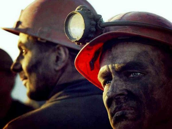 Горняки ГП «Селидовуголь» устроили блокаду шахтным автобусам