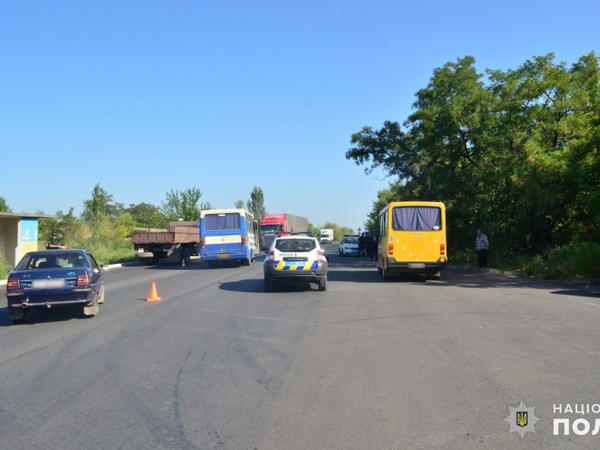 Пожилая женщина погибла под колесами автобуса на трассе Селидово - Украинск