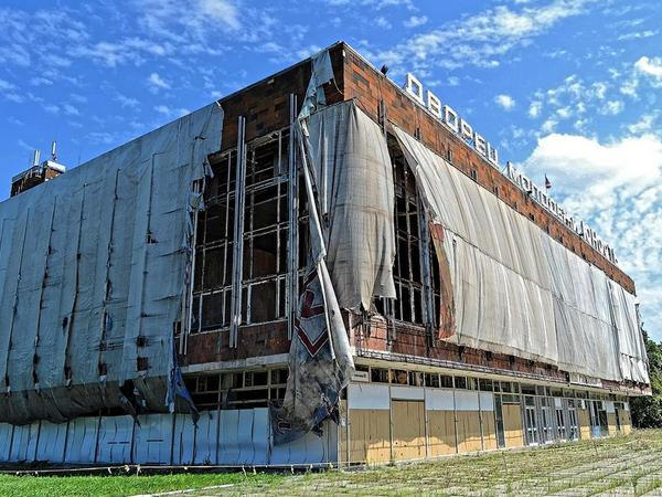 Как сейчас выглядит главный концертный зал оккупированного Донецка