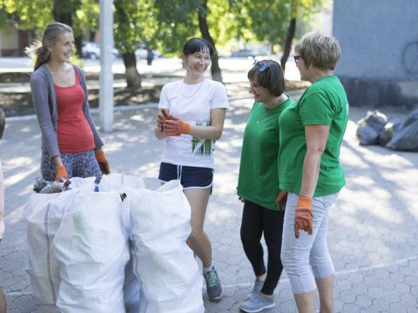Как жители Новогродовки гонялись за мусором
