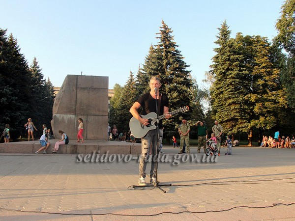 В Селидово прошел концерт Арсена Мирзояна
