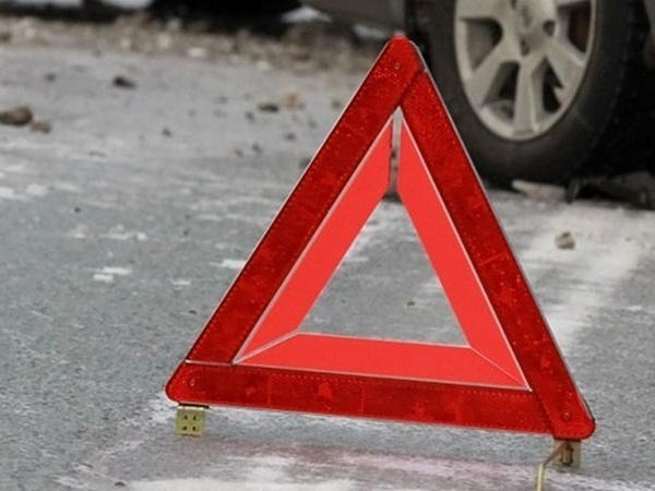 В Покровском районе Toyota Land Cruiser протаранила грузовик: пострадали два человека