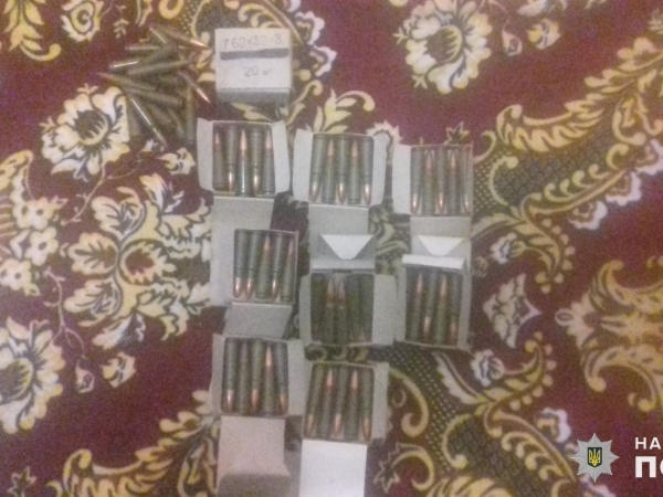 В Покровском районе у пенсионера обнаружили около 200 патронов армейского образца