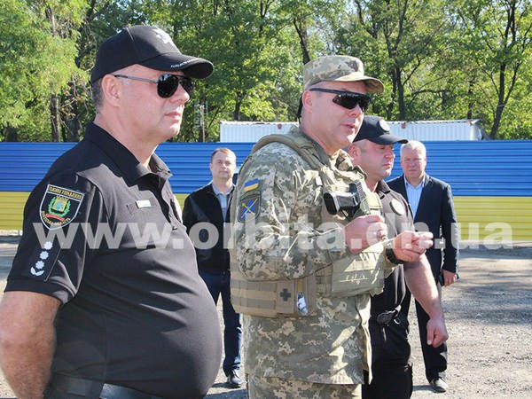 Командующий ООС проинспектировал блокпост на въезде в Покровск