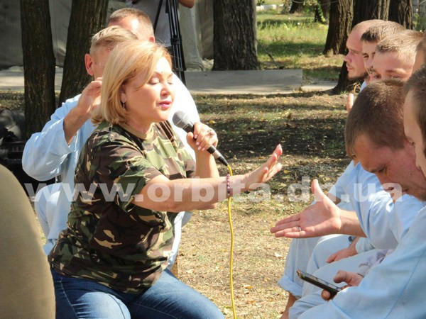 Оксана Билозир выступила с концертом в военном госпитале в Покровске