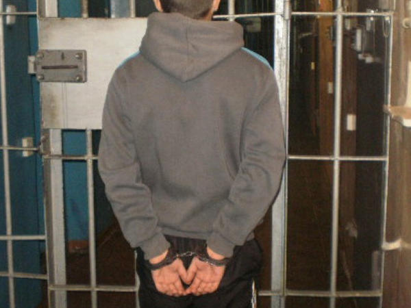 В Покровском районе мужчина зарезал своего квартиранта