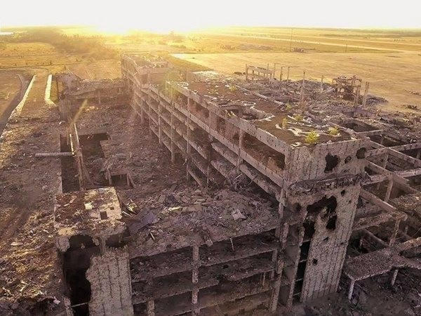 Появились новые фото руин донецкого аэропорта