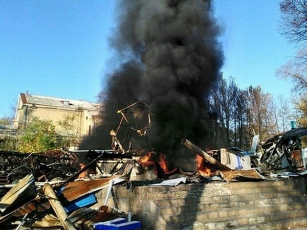 В оккупированном Донецке никак не могут окочательно сжечь дельфинарий