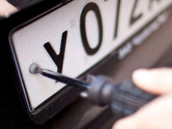 В оккупированном Донецке массово воруют автомобильные номера