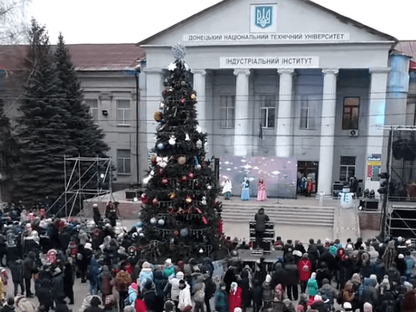 Как в Покровске открывали главную городскую новогоднюю елку