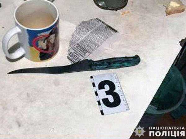 В Покровске на улице обнаружен труп зарезанного мужчины