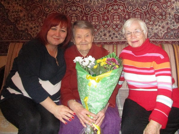 В Новогродовке ветерана педагогического труда поздравили с 90-летним юбилеем