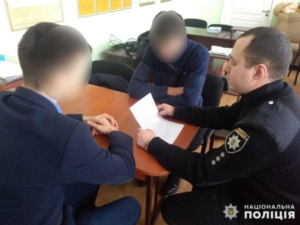 Чтобы решить школьный конфликт в Мирнограде, пришлось вызывать полицию