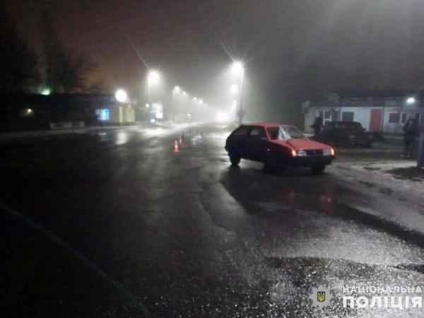 В Мирнограде мужчина едва не погиб под колесами автомобиля