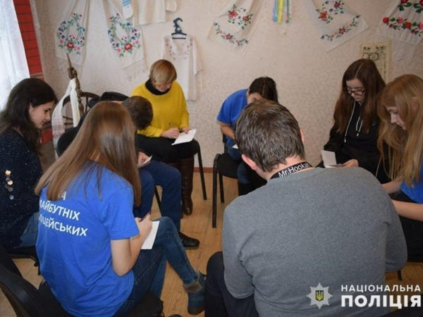 В Покровске полицейские с подростками создали «Круг взаимопонимания»